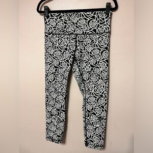 NWOT Lululemon High Times 23” Leggings in Posey Black